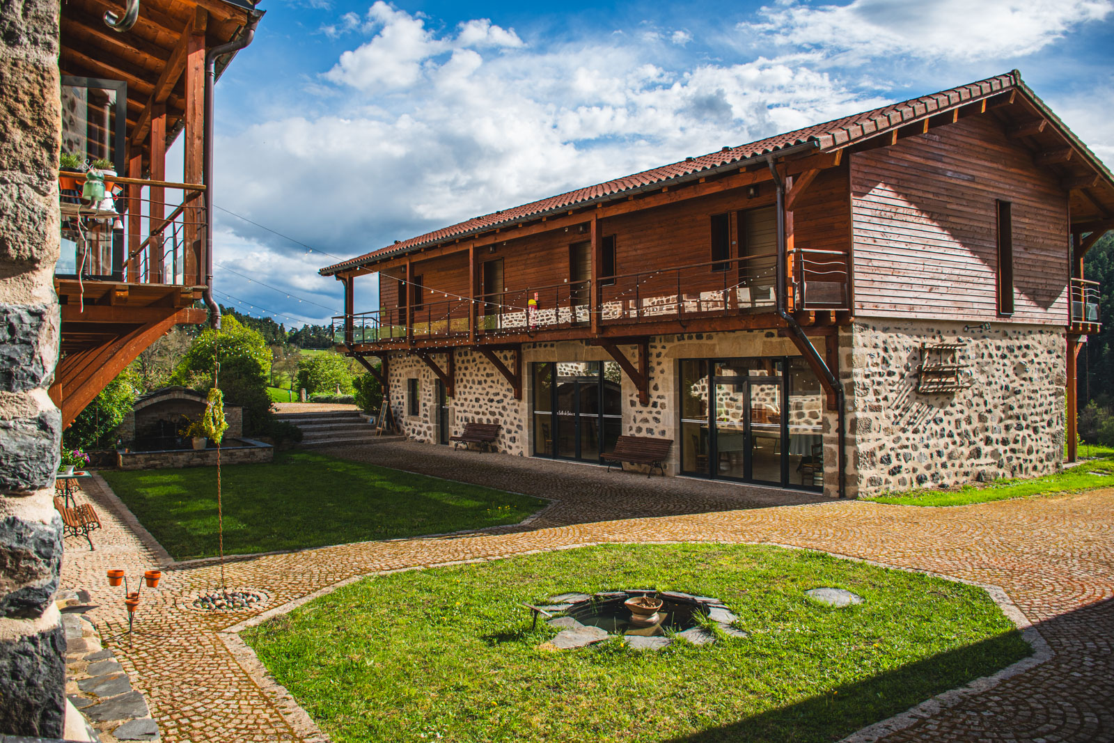 Lodge les jardins d'Espaladous, court intérieure